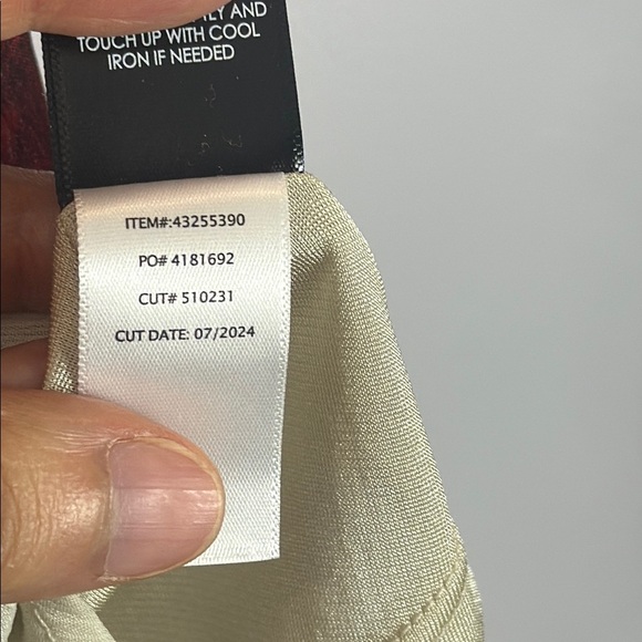 Torrid Cream and Red Roses Smocked Waist Blouse with Long Sleeves Size 1 - Picture 10 of 11